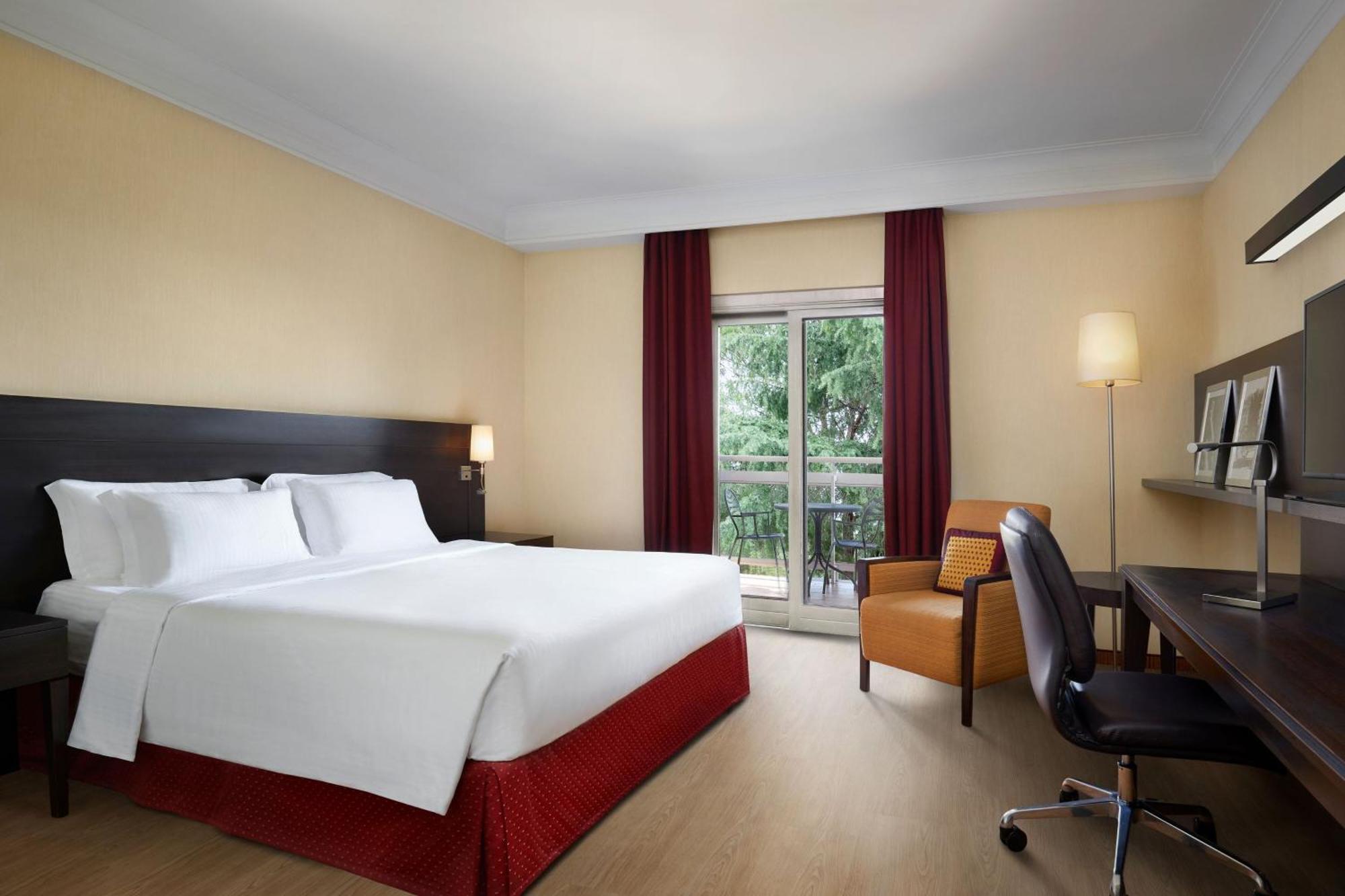 Courtyard By Marriott Rome Central Park Exterior photo