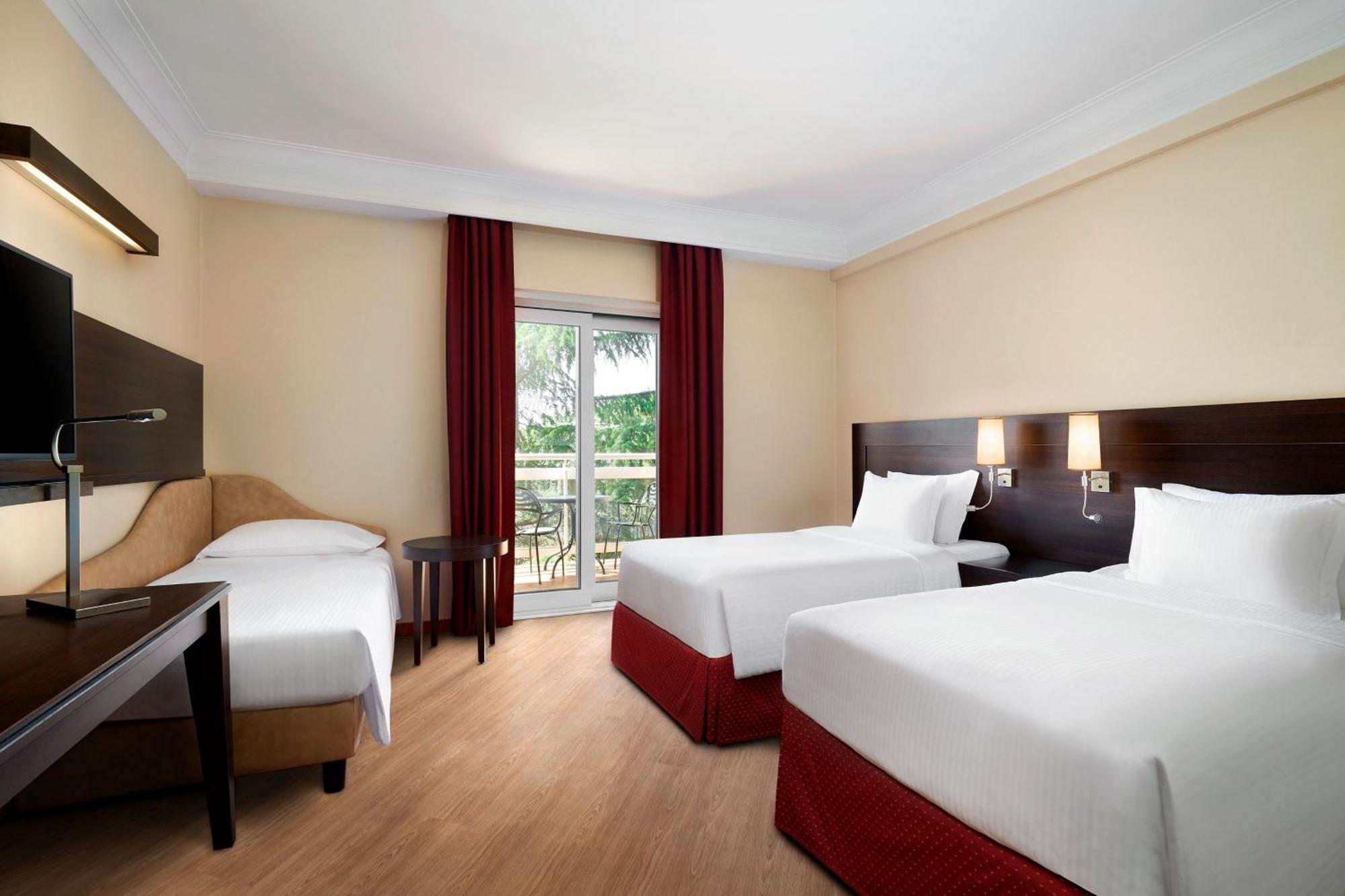 Courtyard By Marriott Rome Central Park Exterior photo