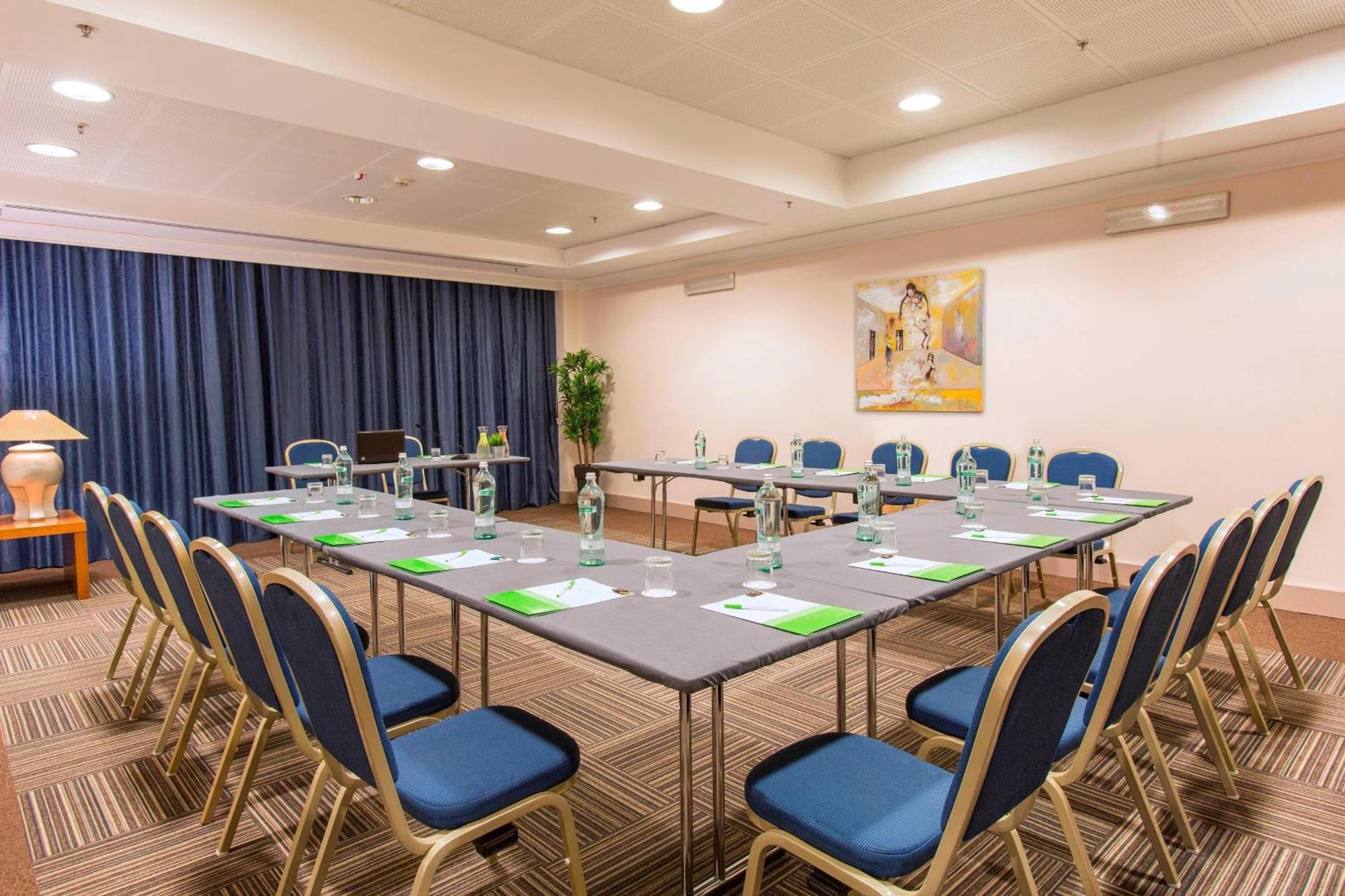 Courtyard By Marriott Rome Central Park Exterior photo