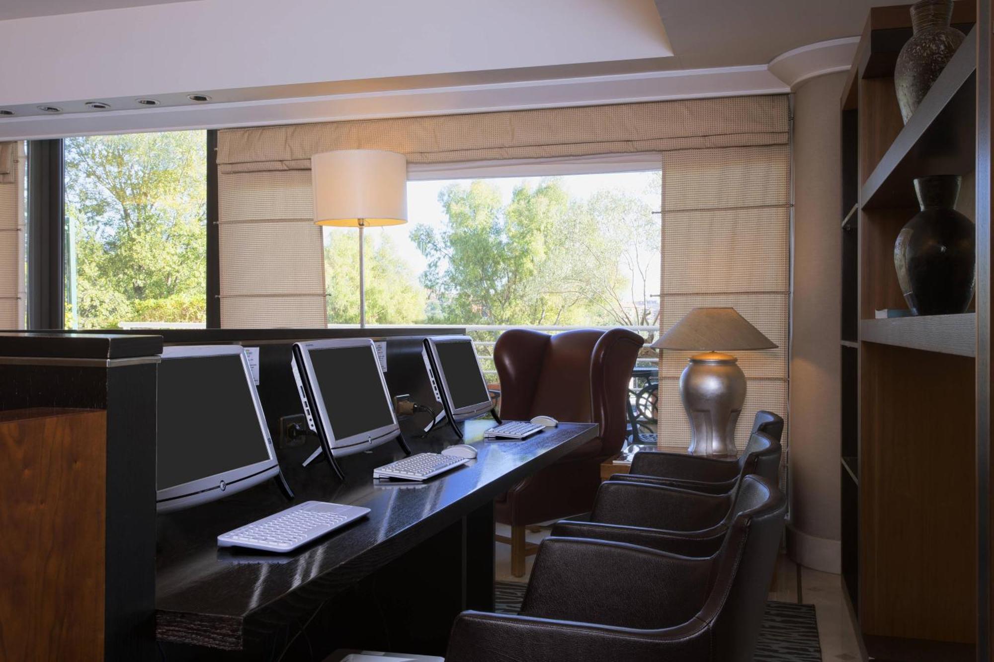 Courtyard By Marriott Rome Central Park Exterior photo