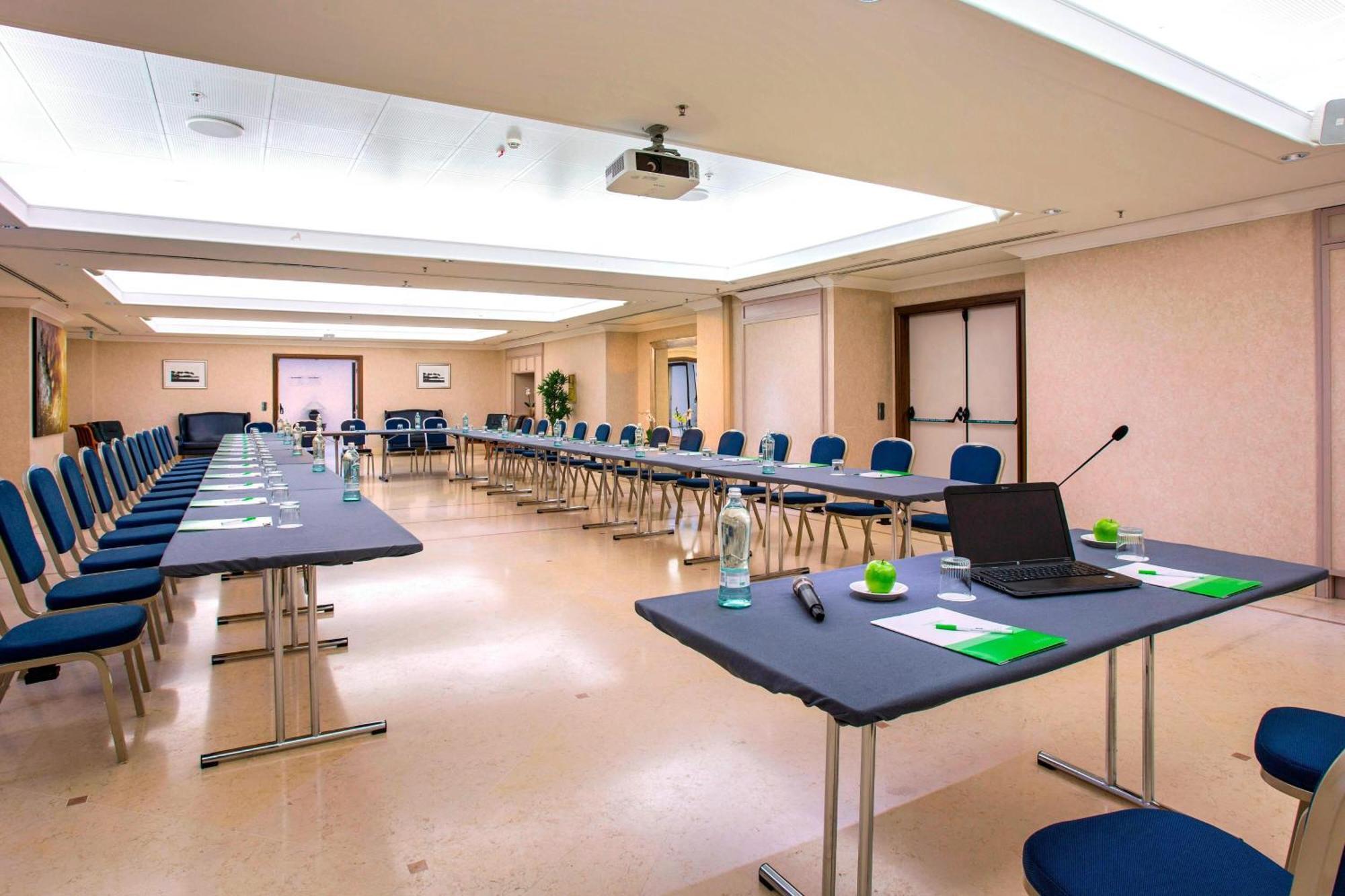 Courtyard By Marriott Rome Central Park Exterior photo