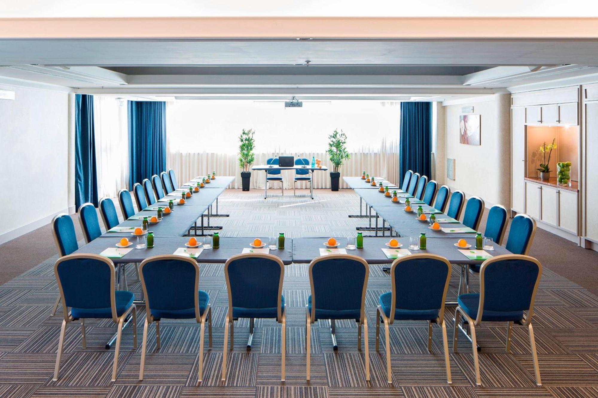 Courtyard By Marriott Rome Central Park Exterior photo