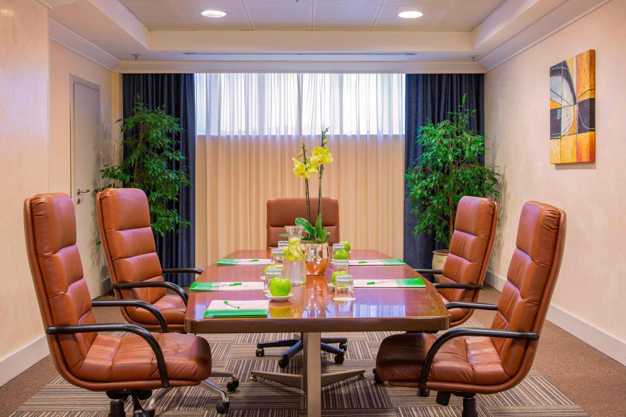 Courtyard By Marriott Rome Central Park Exterior photo