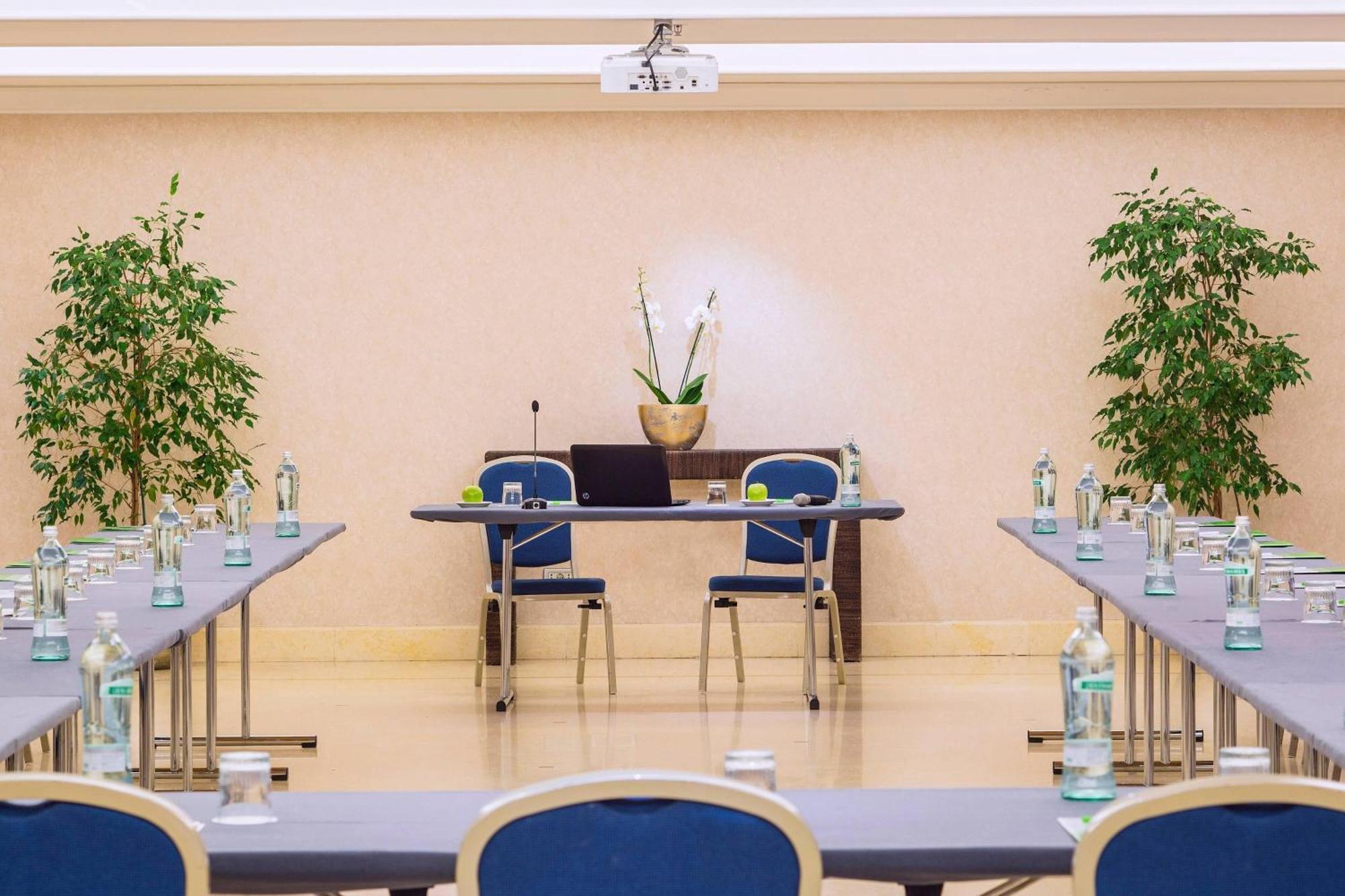 Courtyard By Marriott Rome Central Park Exterior photo